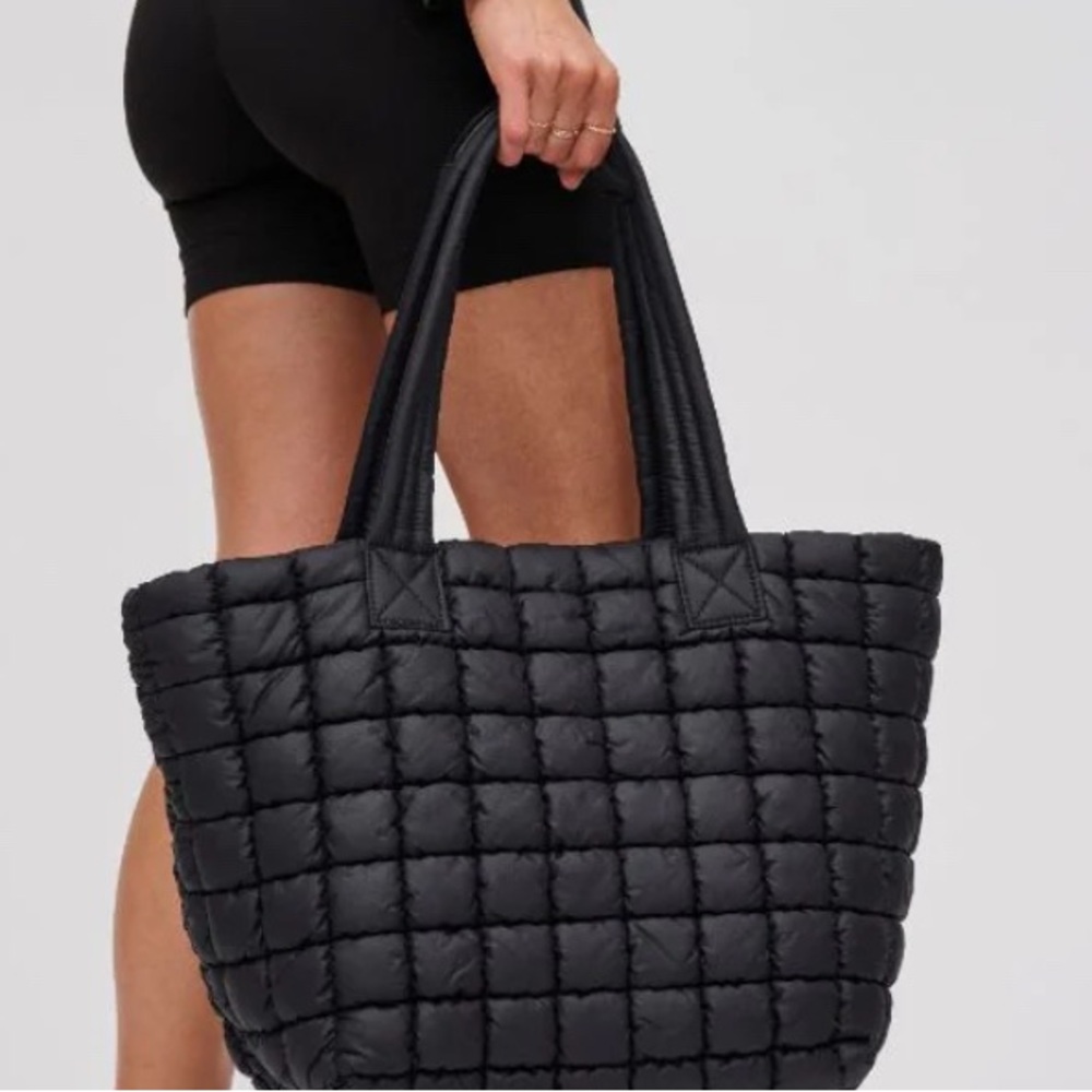 NWT Puffer Tote by Urban Expressions